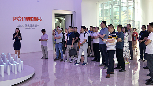 盈彩网参观学习佳都科技现场.